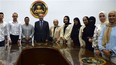 رئيس جامعة العريش يستقبل المعيدين الجدد ويهنئهم