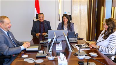 وزيرة التخطيط تتابع مع محافظ جنوب سيناء مشروعات الخطة الاستثمارية