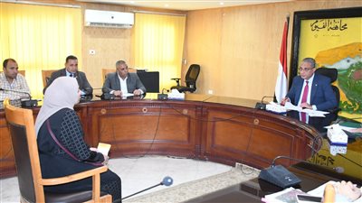 محافظ الفيوم يوجه بسرعة استكمال أعمال الصرف الصحى بعزبة اسكندر حبيب  
