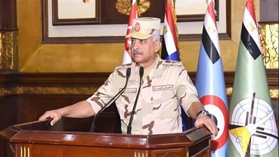 وزير الدفاع يشهد تنفيذ المرحلة الرئيسية لمشروع مراكز القيادة التعبوي للجيش الثاني الميداني