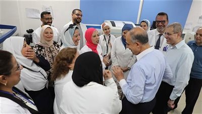 محافظ المنيا.. صرف مكافأة للعاملين بمستشفى الأورام 