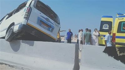 مصرع وإصابة 8 أشخاص في حادث انقلاب سيارة ميكروباص بطريق القاهرة أسيوط