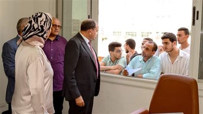رئيس جامعة بني سويف الأهلية يتابع مراحل تقديم الطلاب للعام الدراسي الجديد