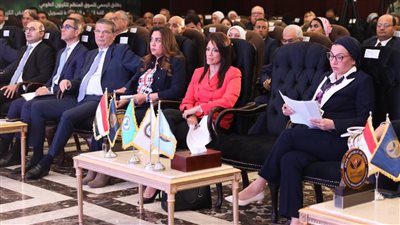 وزيرة التنمية المحلية تشارك فعاليات مؤتمر خفض الكربون الطوعي في مصر