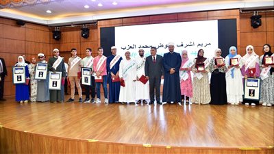 محافظ الدقهلية يكرم أوائل الثانوية الأزهرية 