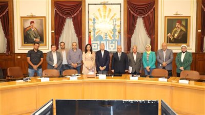 محافظ القاهرة: تقديم كل التيسيرات لاستكمال شبكات تحسين خدمات الاتصالات والإنترنت 