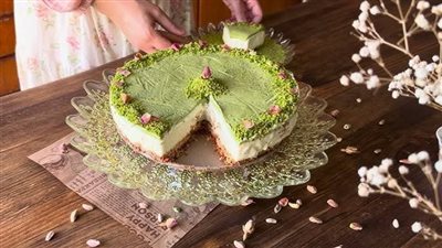 طريقة عمل تشيز كيك بالفستق اللذيذ في المنزل