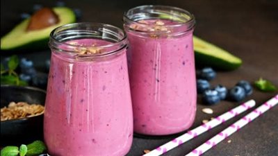 سموذي التوت الغني.. طريقة بسيطة لتحضير مشروب منعش وصحي