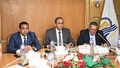  الرقابة الإدارية تناقش المراجعة الداخلية والحوكمة بمديريات قنا 