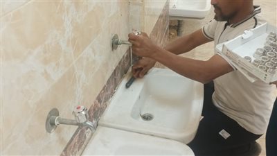 توزيع وتركيب 350 قطعة موفرة بصنابير المياه لترشيد الإستهلاك بالفيوم
