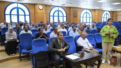 محافظ المنيا يناقش مع مسئولي التنظيم إجراءات رصد مخالفات البناء 