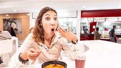 دراسة تحذر: تناول الطعام الحارق يتحول إلى إدمان