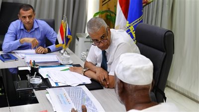 محافظ أسوان يلبي مطالب 85 مواطن