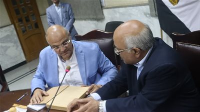 محافظ القليوبية يلتقى رئيس الغرفة التجارية وأعضاء مجلس الإدارة