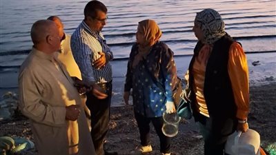 لأول مرة منذ سنوات .. إلقاء زريعة جمبري في بحيرة قارون بالفيوم
