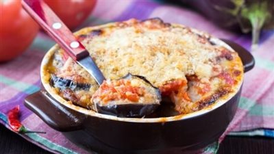 طريقة تحضير صينية مسقعة بالبشاميل| وفوائد الباذنجان الصحية