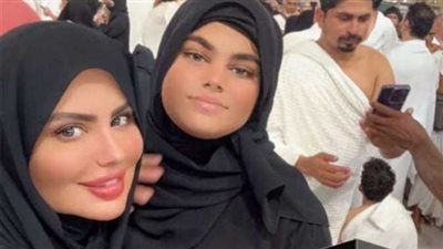حليمة بولند تتعرض للانتقادات.. وضعت مكياج خلال تأدية مناسك العمرة 