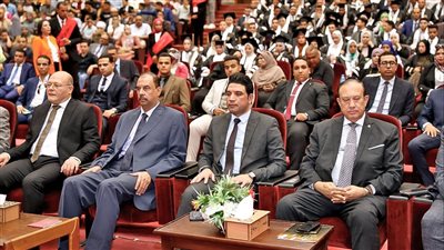 محافظ سوهاج يشهد حفل تخرج الدفعة السادسة لكلية الحقوق