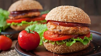 بتكلفة أقل| حضري برجر دجاج في المنزل