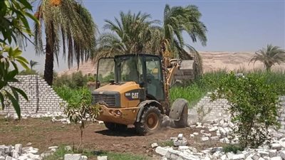 إزالة 4 حالات تعدي علي الأراضي الزراعية بنجع حمادى 