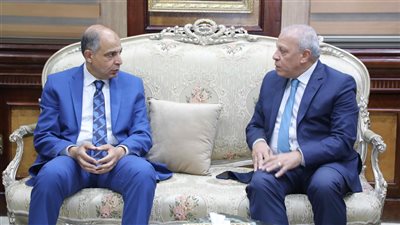 محافظ المنيا يبحث إنشاء مجمعات صناعية مع رئيس هيئة تنمية الصعيد