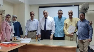 تسليم شهادات اجتياز برنامج التميز (TEA) لمعلمي اللغة الإنجليزية بالمنشأة