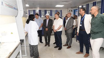 محافظ أسيوط يتفقد أقسام المعمل المركزي لمياه الشرب بحي شرق