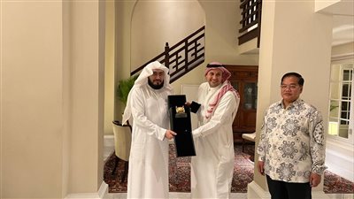 بالصور.. سفير المملكة لدى كمبوديا يقيم حفل عشاء لإمام الحرم المكي      