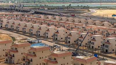 وزير الإسكان يتابع تنفيذ أبراج وفيلات 