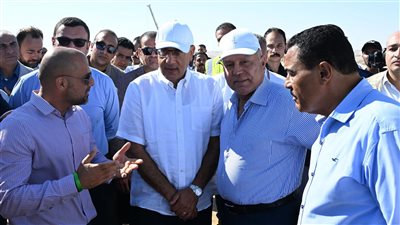 رئيس الوزراء يزور رأس الحكمة.. ويتابع موقف تسليم الأراضي البديلة للأسر المُستحقة