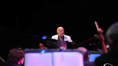 ‎تفاعل كبير مع موسيقى عمر خيرت في أولى حفلاته بمهرجان الصيف الدولي