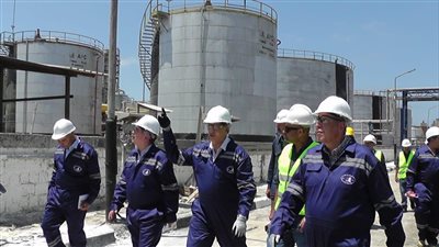 «البطل» يتفقد وحدات إنتاج شركتى الإسكندرية للبترول ومستودع شركة التعاون بالمكس