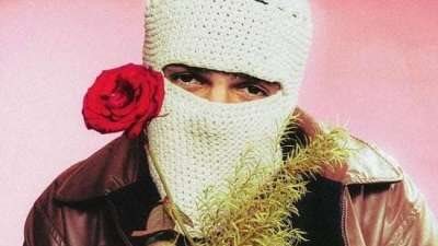 سعر تذاكر حفل كايروكي وتووليت يثير سخرية الجماهير.. هل يكشف عن وجهه أخيرًا؟ 