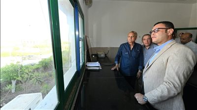 وزير الإسكان يتفقد إحلال وتجديد محطة تنقية مياه جنوب العلمين 