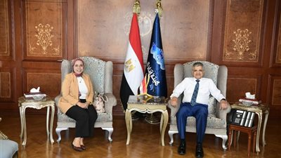 وكيل صحة الإسماعيلية تهنئ رئيس هيئة قناة السويس بتجديد الثقة