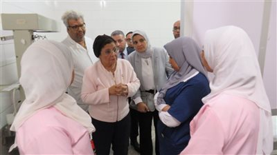 نائب وزير الصحة تتفقد مستشفى قنا العام.. وتوصي بتوفير جهاز تخطيط قلب