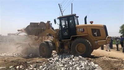 حملة لإزالة التعديات على الأراضي بقرية فاو بحري بدشنا 