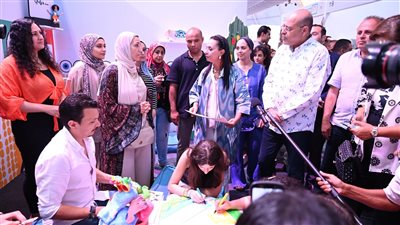وزيرا التضامن والعمل يتفقدان معرض تنمية الأسرة المصرية بالعلمين الجديدة