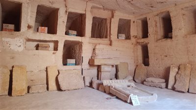 خبير آثار يكشف عن أسرار المدامع فى جبانة مطروح الرومانية