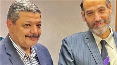 رئيس الطاقة الذرية يُكرم أحد النماذج المشرفة من الكوادر الإدارية بالطاقة الذرية