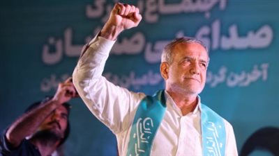 رئيس إيران يدعو النواب لمنح الثقة للتشكيلة الوزارية الجديدة