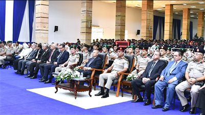 الأكاديمية العسكرية المصرية تحتفل بتخرج دورات جديدة من العاملين بوزارتي النقل والمالية 