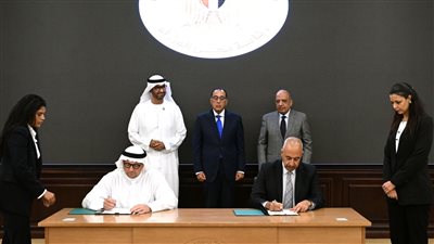  توقيع اتفاقيتي إنشاء محطة إنتاج الكهرباء من الرياح بخليج السويس
