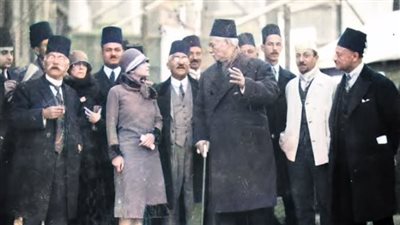 احتفاء واسع بفيديو نادر لسعد زغلول خلال عودته من المنفى.. شاهد