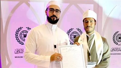 كينيا تكرم ابن الأقصر لتفوقه فى حفظ كتاب الله بالروايات القرآنية المتواترة