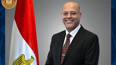 وزير العمل يعلن عودة عجلات الإنتاج للدروان في شركة فينيسيا لصناعة السيراميك