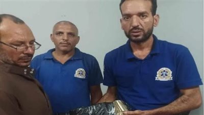 مسعف يعيد أكثر من نصف مليون جنيه لأسرة مصاب في حادث بالفيوم