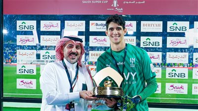 ياسين بونو أفضل حارس في كأس السوبر السعودي
