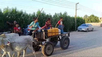 قرى نجع حمادي عطشانة.. والمياه الجوفية المختلطة بالصرف تهدد حياة الأهالي| فيديو 