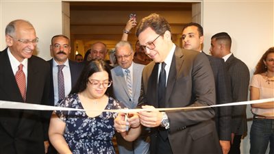 وزير الثقافة يفتتح أول معرض للفنانة مريم وجيه 